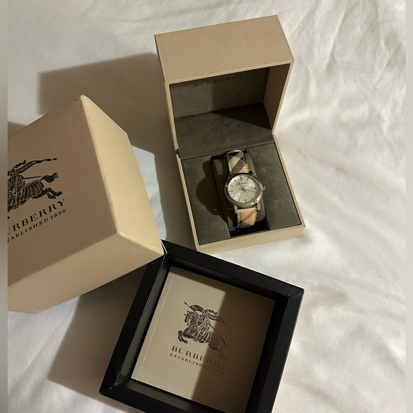 Bueberry Watch - Picture 1 of 3